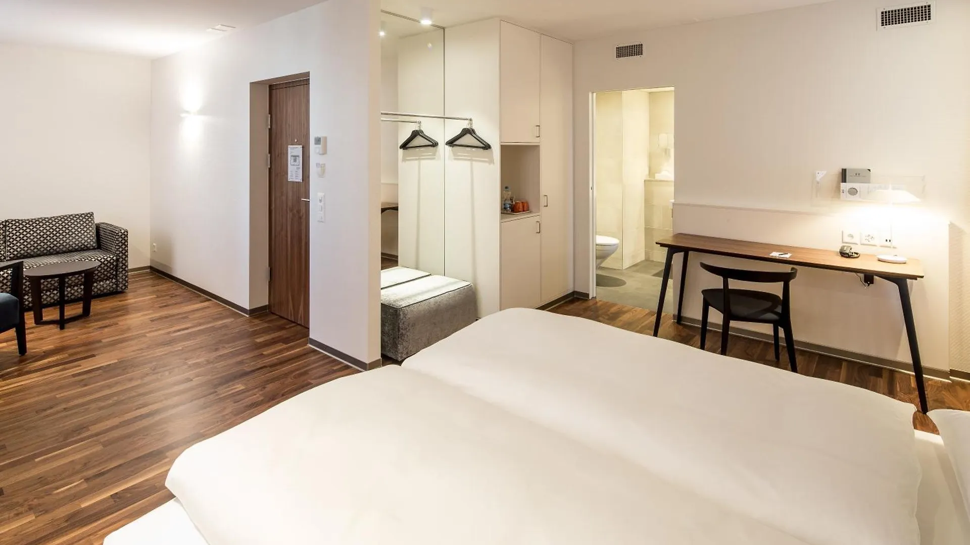 ***  Hotel Schweizerhof Базель Швейцария
