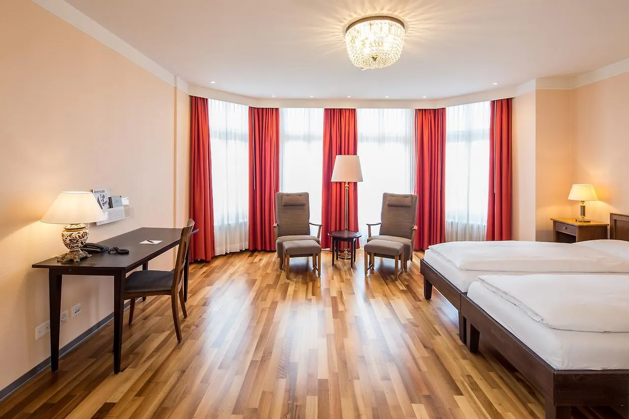 Hotel Schweizerhof Базель 3*,